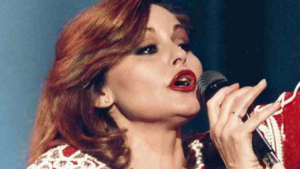 Reviven en cines icónico concierto de Rocío Dúrcal