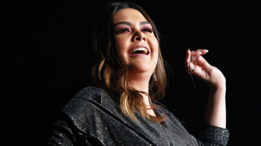 Yuridia estrena dos canciones antes de su nueva gira