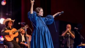 Natalia Lafourcade celebra la llegada de su primer hijo