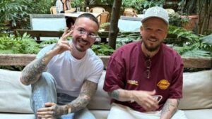 Residente y J Balvin sellan la paz con una fotograf&iacute;a hist&oacute;rica