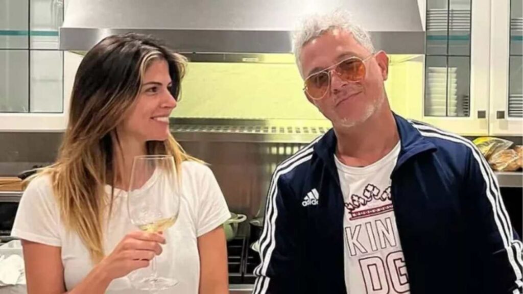 Alejandro Sanz habla de su relaci&oacute;n con Stephanie Cayo y lo hace oficial