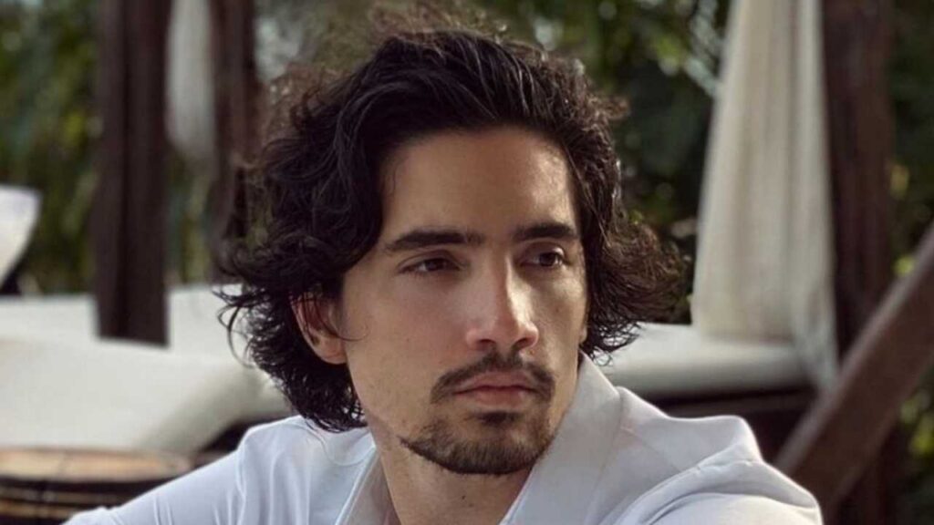 Alex Fern&aacute;ndez apuesta por el mariachi-pop y prepara nuevo &aacute;lbum