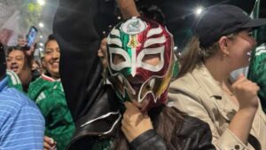 Majo Aguilar celebra en el Ángel de la Independencia