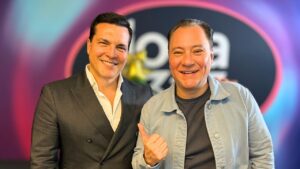 Daniel Boaventura visita la cabina de Joya 93.7