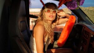 Karol G sorprende con nuevo disco