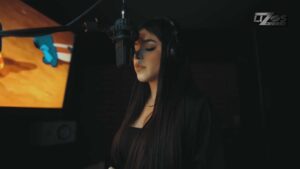 Se burlan de Kenia Os por su interpretación de Como La Flor