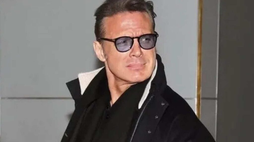 Luis Miguel reaparece y sorprende por su apariencia