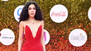 Kenia Os se lleva el Girl Power en Premios Juventud