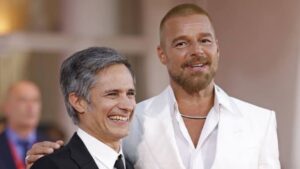 Ricky Martin y Gael Garc&iacute;a Bernal sorprenden en Venecia con &ldquo;Hombre al agua&rdquo;