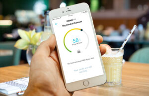 Una app que no te permitir&aacute; gastar si tomaste alcohol en exceso