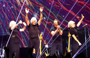Eddie Vedder y Roger Waters juntos en el escenario