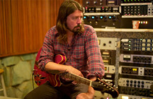 Dave Grohl habla sobre Chris Cornell, Chester Bennington y la depresi&oacute;n
