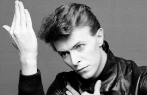 As&iacute; es la estatua en homenaje a David Bowie