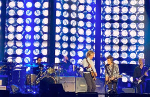 Paul McCartney, Ringo Starr y Ronnie Wood juntos en el escenario
