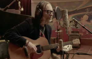 Thom Yorke comparte en video sesi&oacute;n ac&uacute;stica de &ldquo;Suspiria&rdquo;