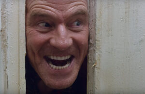 VIDEO: Bryan Cranston, de Breaking Bad, recrea escena de &lsquo;El Resplandor&rsquo;