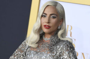 Lady Gaga presenta oficialmente a su novio en Instagram