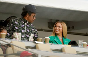 La verdadera raz&oacute;n por la que Beyonc&eacute; y Jay-Z estuvieron sentados durante el himno en el Super Bowl
