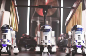 VIDEO: 95 droides LEGO tocan la m&uacute;sica de Star Wars