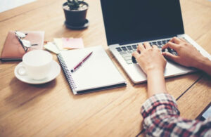 ¿Trabajas desde casa? Buscan reformar Ley para que los patrones paguen tu luz e internet
