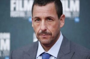Adam Sandler tiene que hacer fila en Ihop