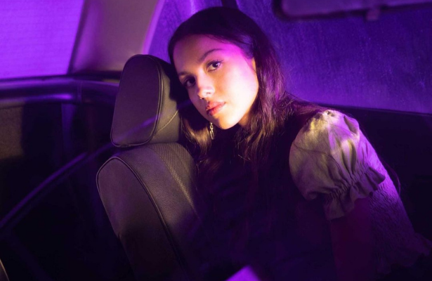 La mam&aacute; de Olivia Rodrigo critic&oacute; Drivers license