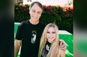 Avril Lavigne debuta en Tik Tok en compa&ntilde;&iacute;a de Tony Hawk