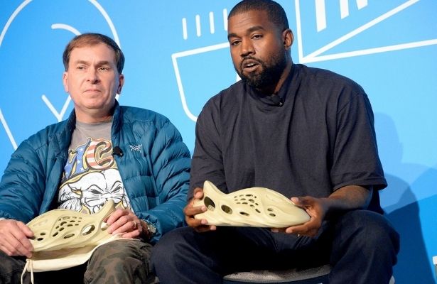 Kanye West demanda a tienda de autoservicio por copiar sus zapatos deportivos