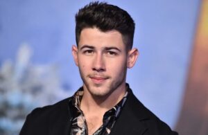 Nick Jonas sorprende a un fan en la calle y su reacci&oacute;n se hace viral