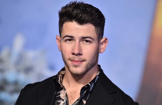 Nick Jonas sorprende a un fan en la calle y su reacción se hace viral