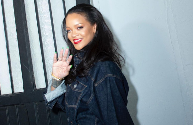 Rihanna enciende las redes sociales con foto en lencer&iacute;a