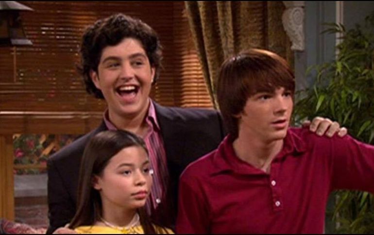 Miranda Cosgrove recrea meme de Drake y Josh