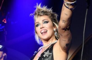 Miley Cyrus expresa su apoyo a Britney Spears durante concierto