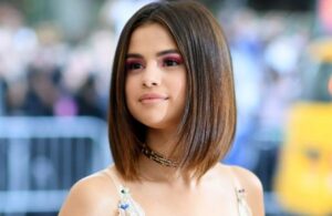 Fans de Selena Gómez buscan iluminar torre de CDMX por su cumpleaños