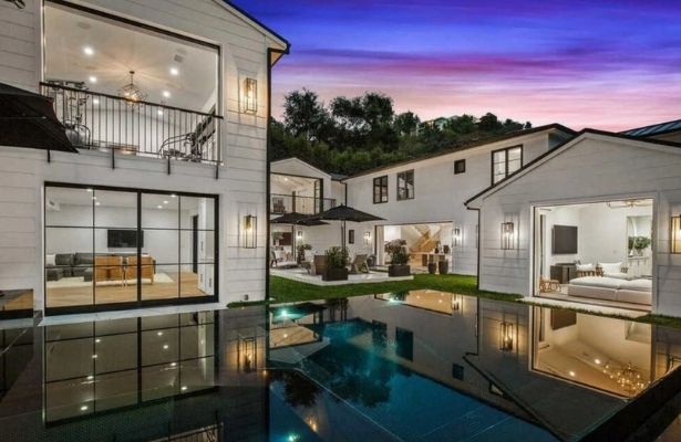 ¡Por solo 67 mil euros al mes! Podrás vivir en la espectacular mansión de Rihanna