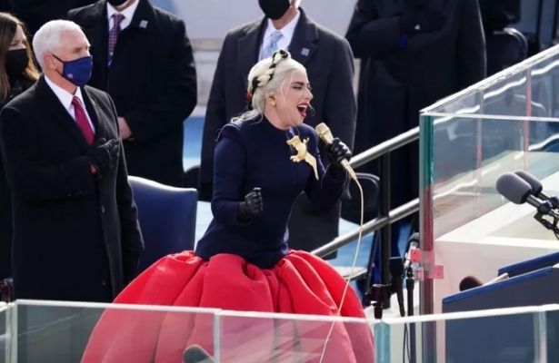 Venderán broche que usó Lady Gaga en la toma de posesión de Joe Biden