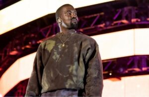 Kanye West viviendo en un estadio