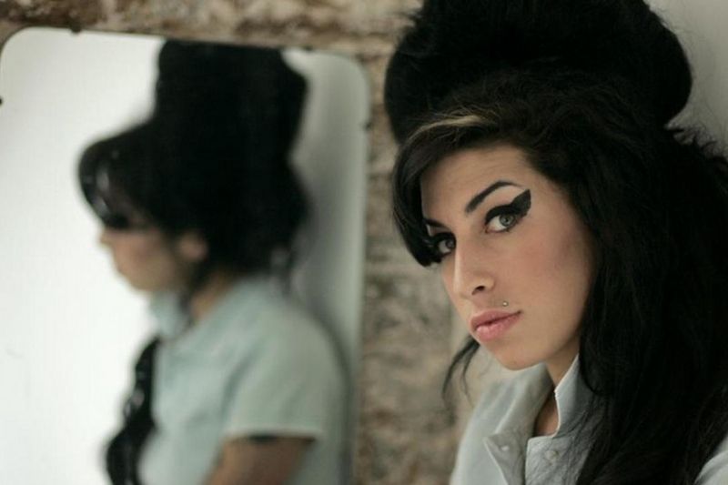 Ex novia de Amy Winehouse revela que la cantante tenía conflictos con su sexualidad