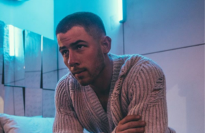 Nick Jonas se afeita y parece adolescente