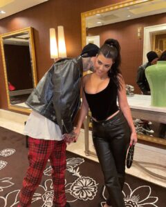 TRAVIS BARKER Y KOURTNEY KARDASHIAN
