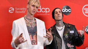 Con tatuaje en conjunto, Machine Gun Kelly y Travis Barker anuncia nuevo álbum