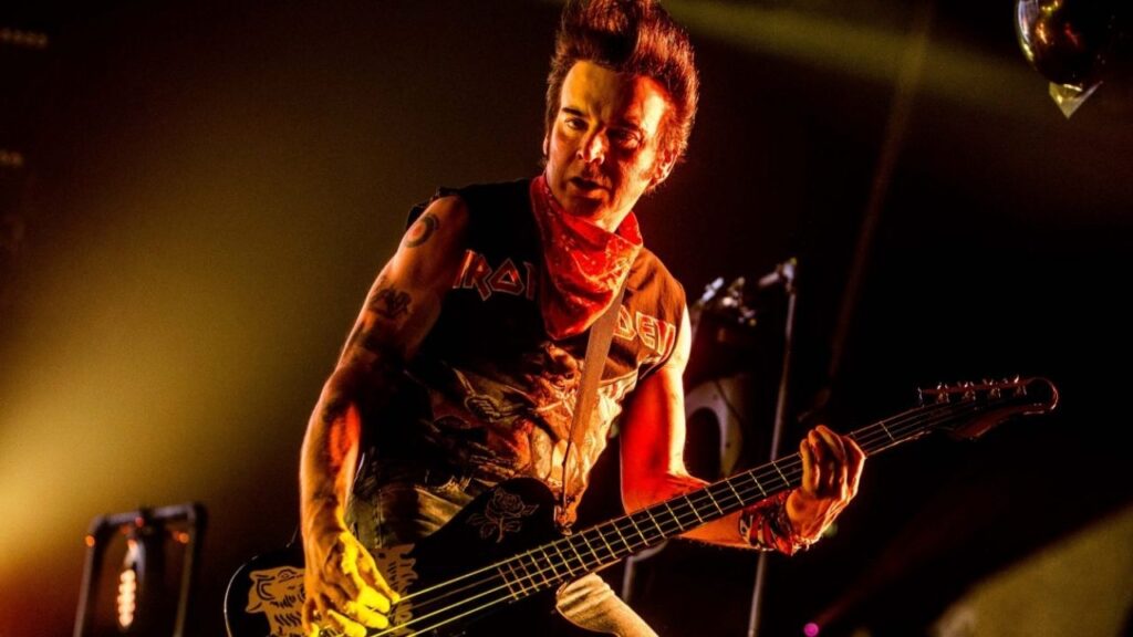 “Me cansé de la traición”: Simon Gallup anuncia su salida de The Cure