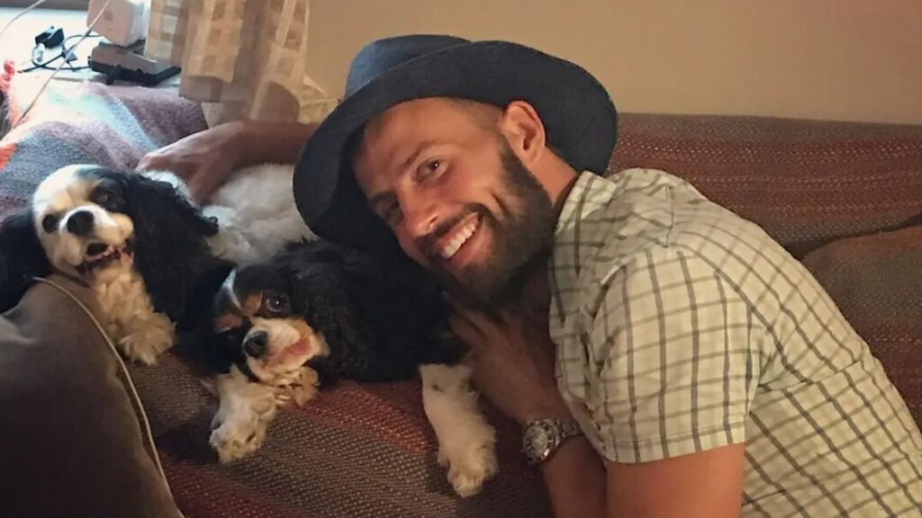 El paseador de perros de Lady Gaga pide apoyo para realizar un viaje de autocuración