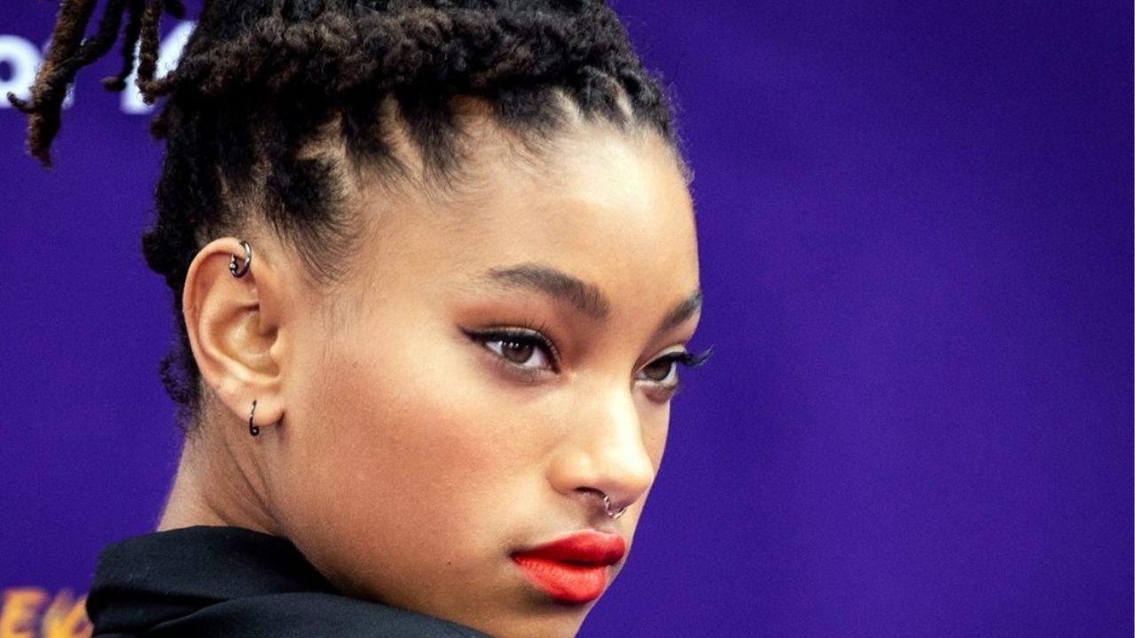 Willow Smith lanza video de 'Lipstick' junto a Travis Barker