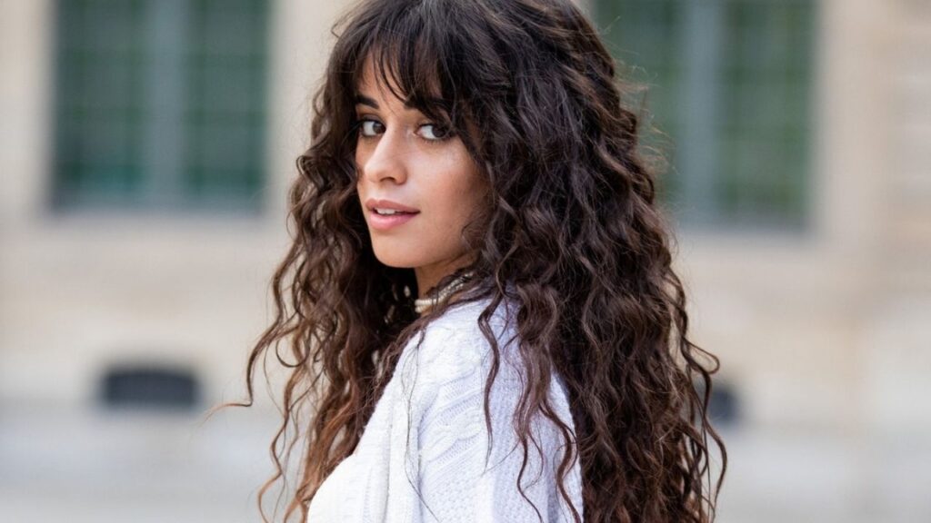 Así luce Camila Cabello con su nuevo look, al estilo Victoria Beckham