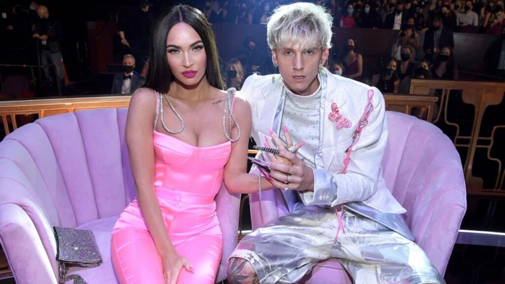 ¡OMG! Megan Fox y Machine Gun Kelly insinúan haber tenido intimidad en un lugar poco común