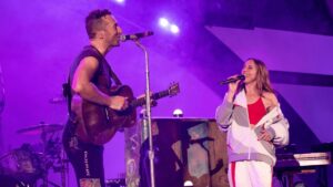Coldplay se une a Mel C y sorprende al p&uacute;blico cantando un cl&aacute;sico de las Spice Girls
