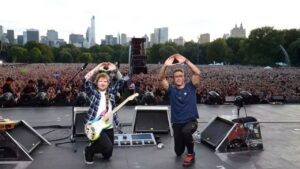 Wow! Coldplay invita a Ed Sheeran al escenario y cantan &lsquo;Fix You&rsquo;