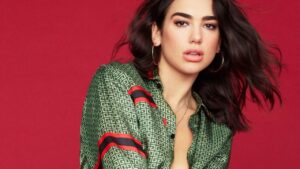 Dua Lipa sorprendió a sus seguidores con una inusual postal navideña