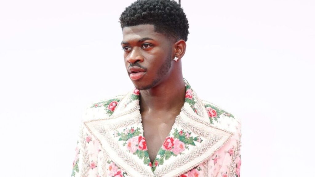 Lil Nas X bromea sobre su diagnóstico de COVID-19; lo tunden en redes